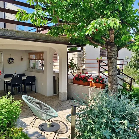 Beakovic By Interhome *