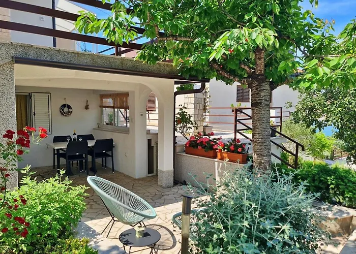 Beakovic By Interhome *